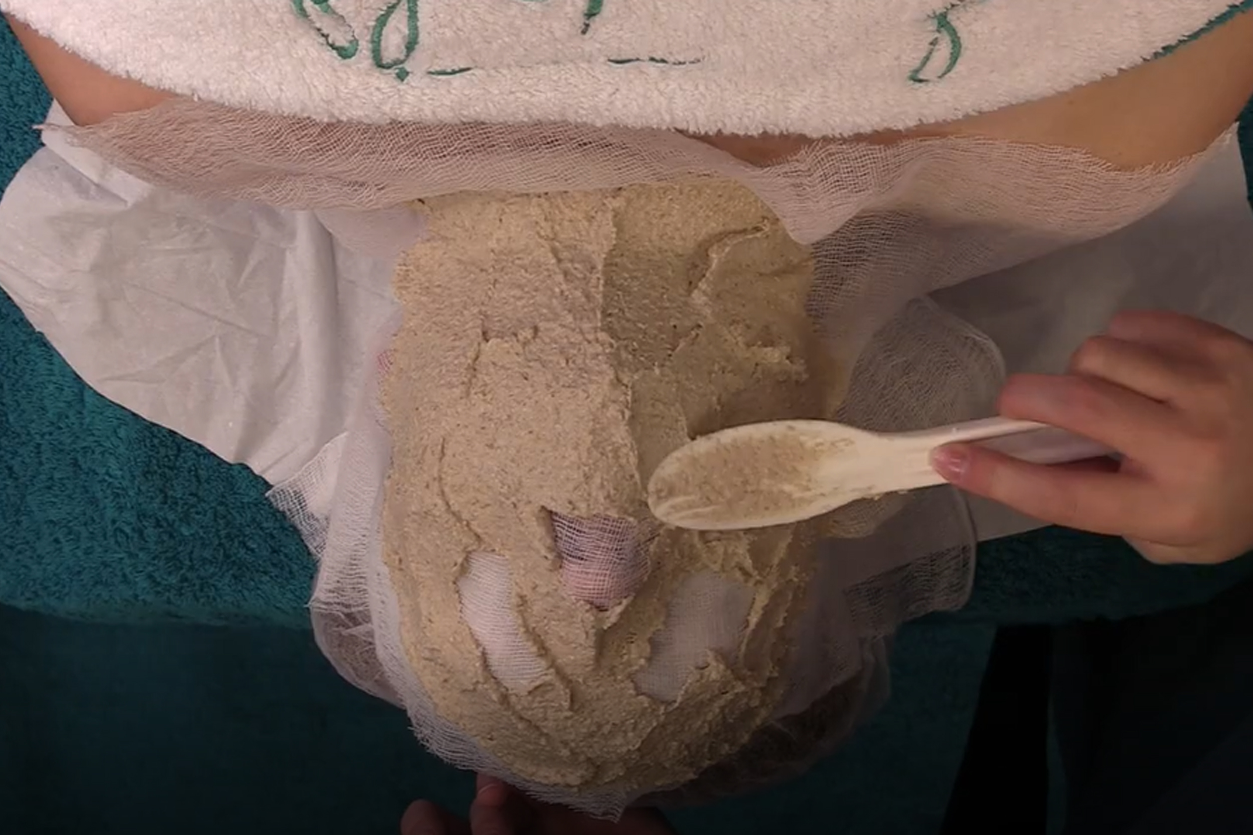 Colloidal Oatmeal Masque Mixing & Application