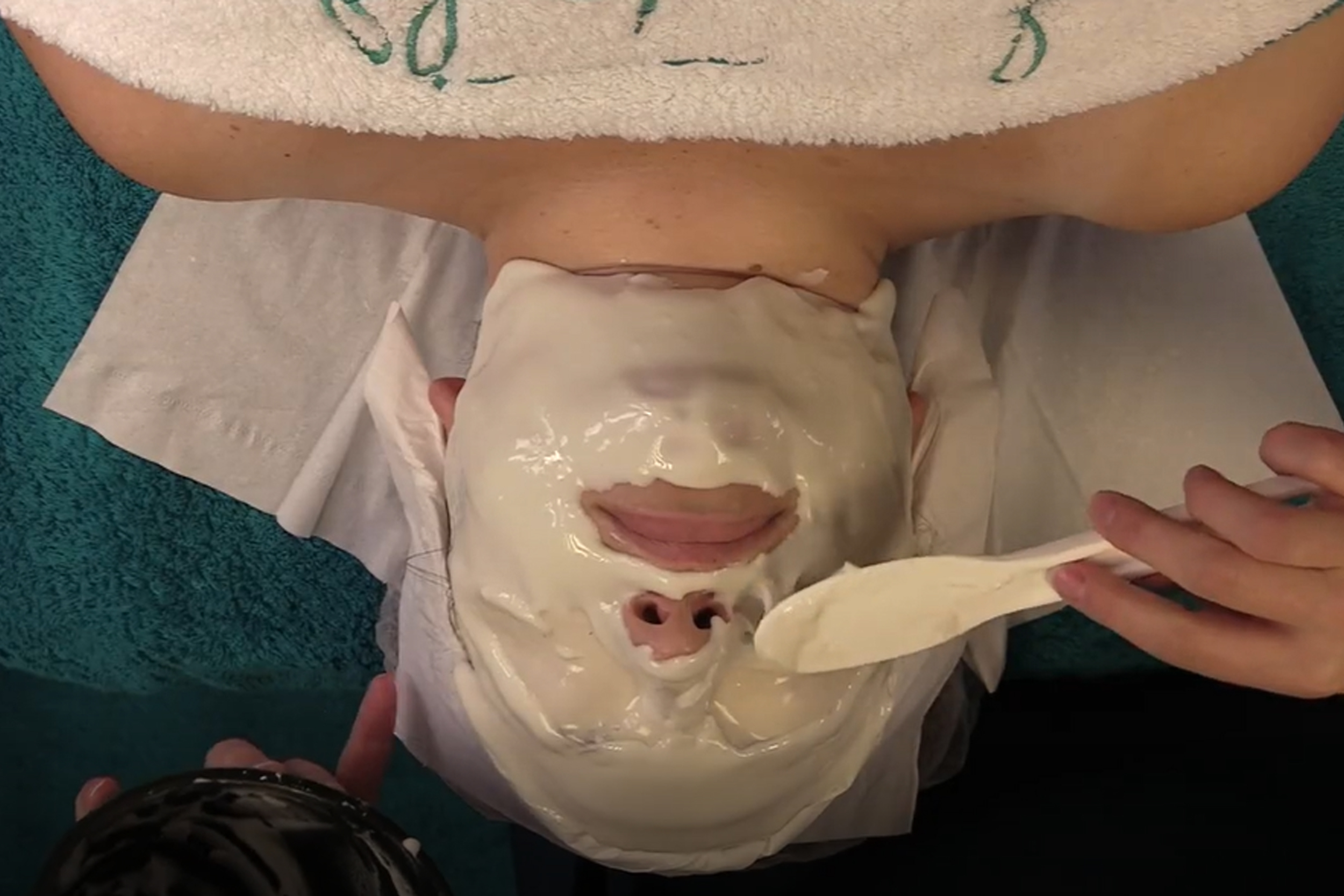 Peel-off Masque Mixing & Application 