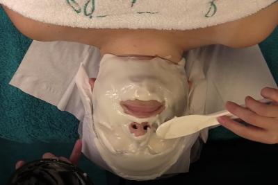 Peel-off Masque Mixing & Application 